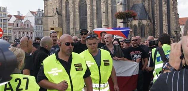 Protiromské protesty v Plzni: Zadržen regionální šéf zelených